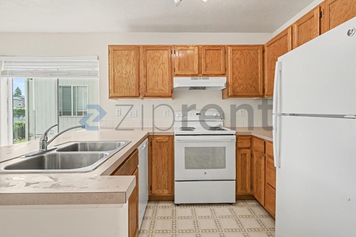 1530 Ne 68th Ave - Photo 6 of 20