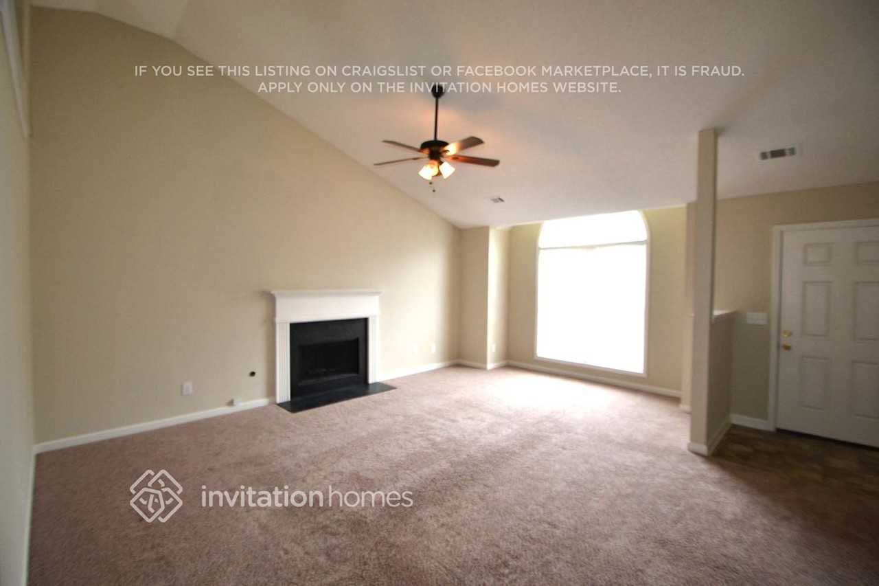 193 Windsor Cir - Photo 2 of 10