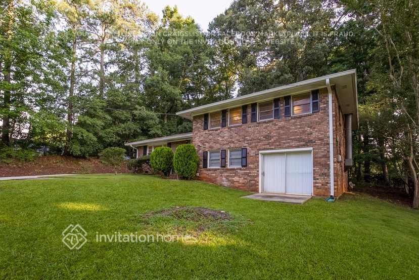 1398 Yates Ave - Photo 2 of 26