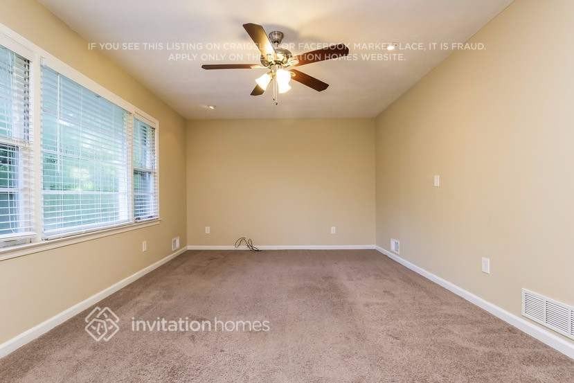 1398 Yates Ave - Photo 3 of 26