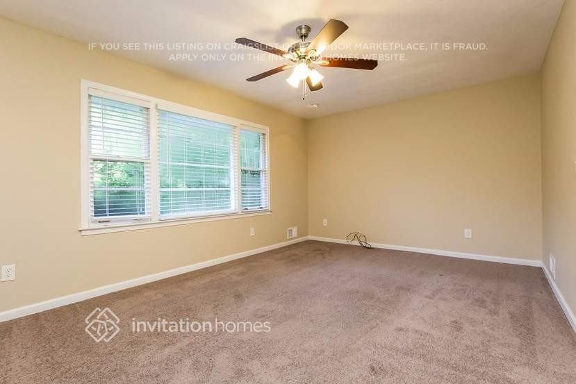 1398 Yates Ave - Photo 4 of 26