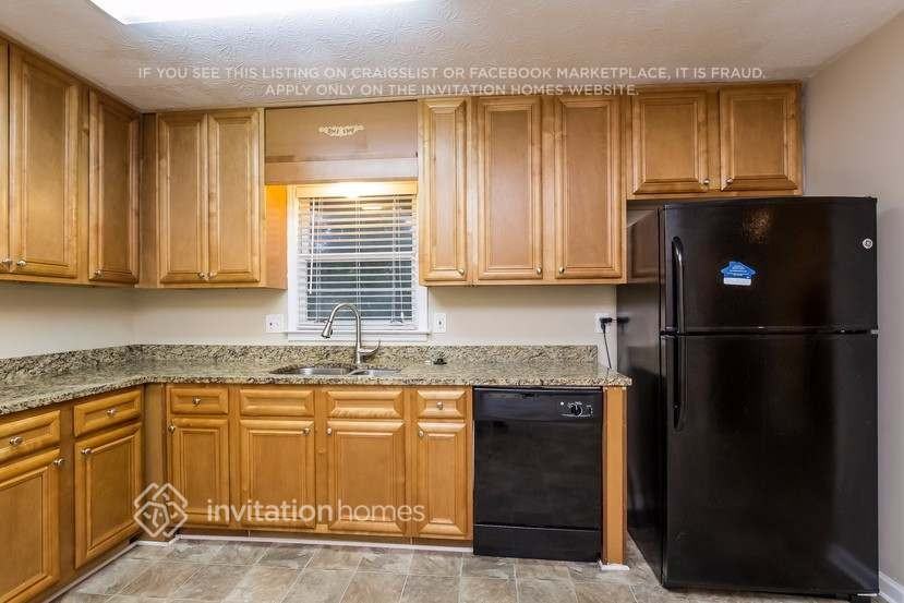 1398 Yates Ave - Photo 7 of 26