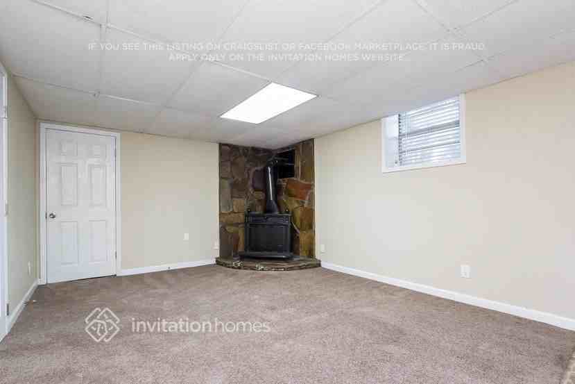 1398 Yates Ave - Photo 6 of 21