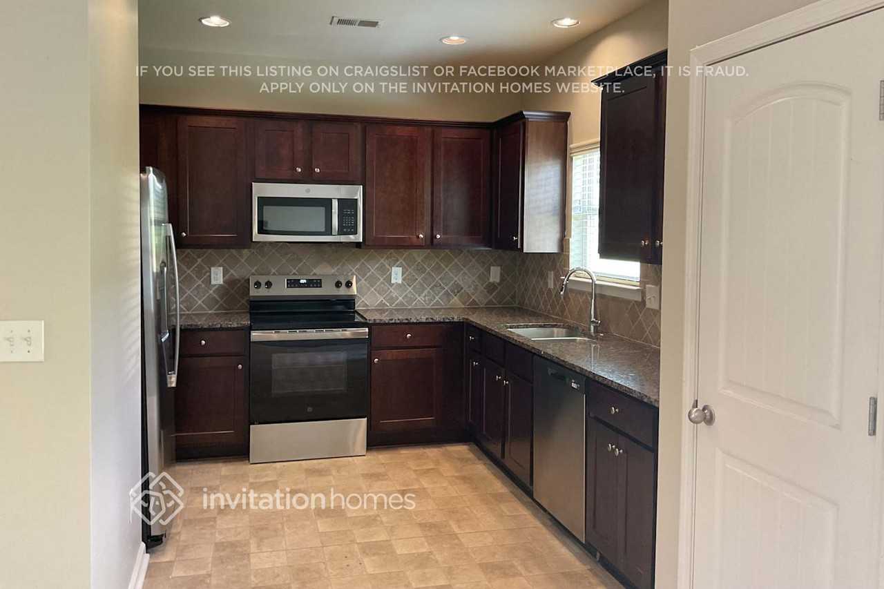 384 Easley Dr - Photo 4 of 11