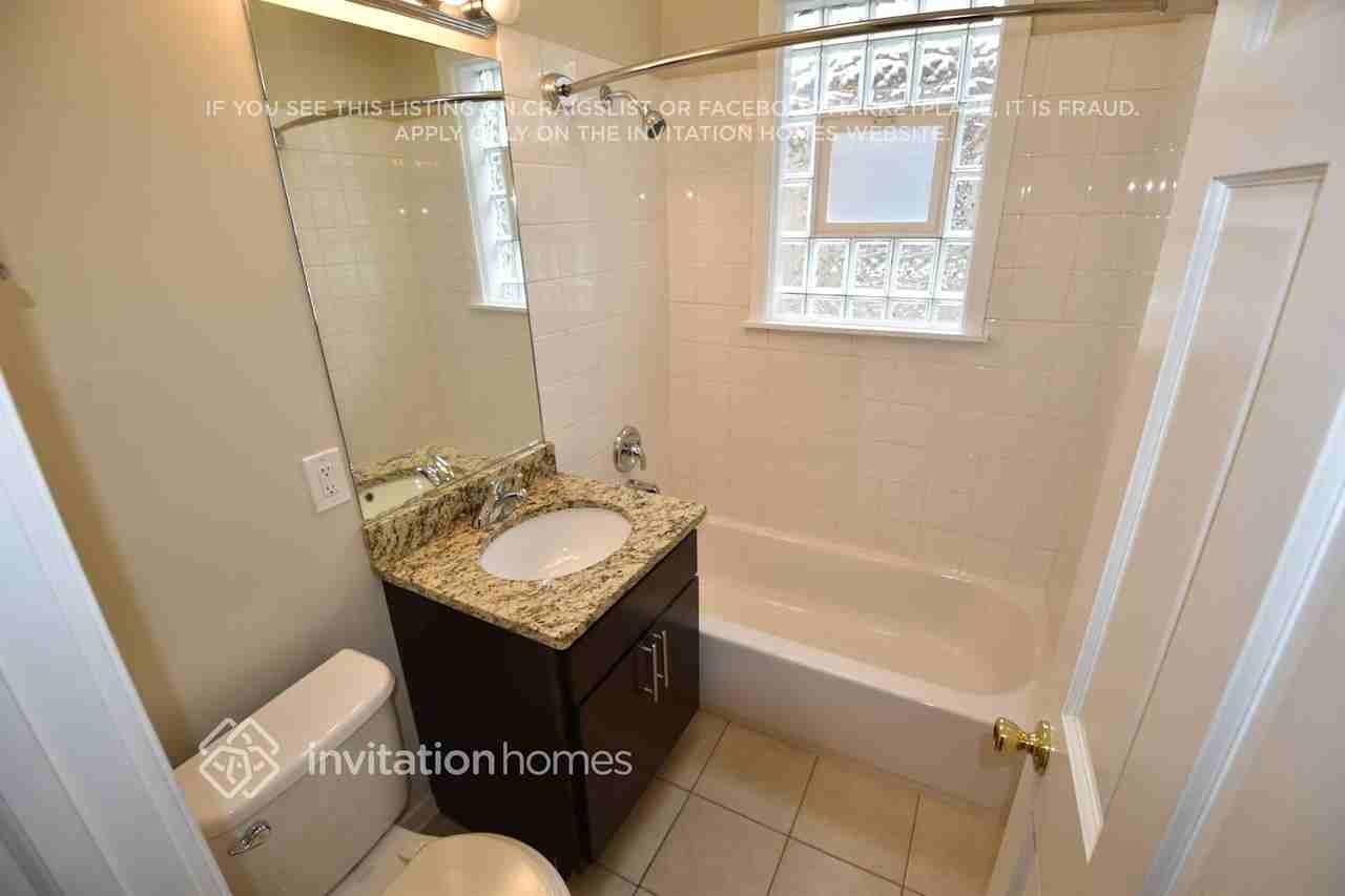 5404 S Rutherford Ave - Photo 7 of 9