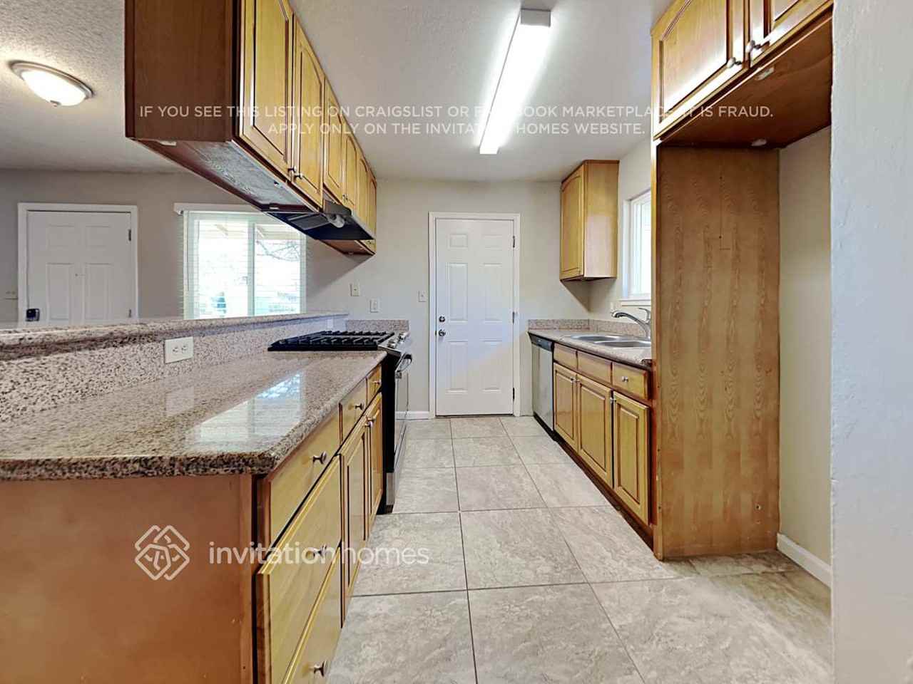 1658 Ashwood Dr - Photo 5 of 14