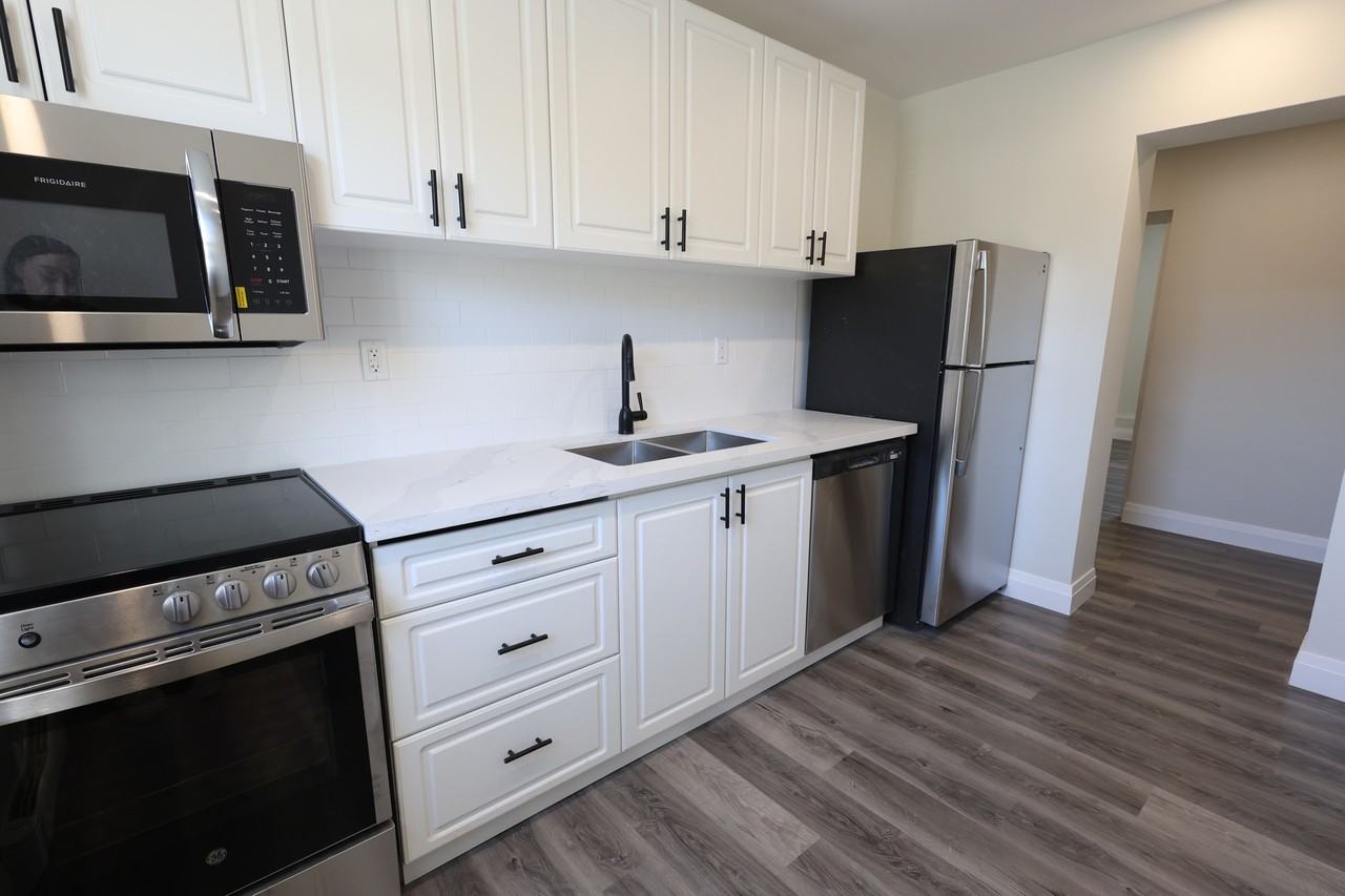 2079 GHENT AVE - Photo 2 of 23