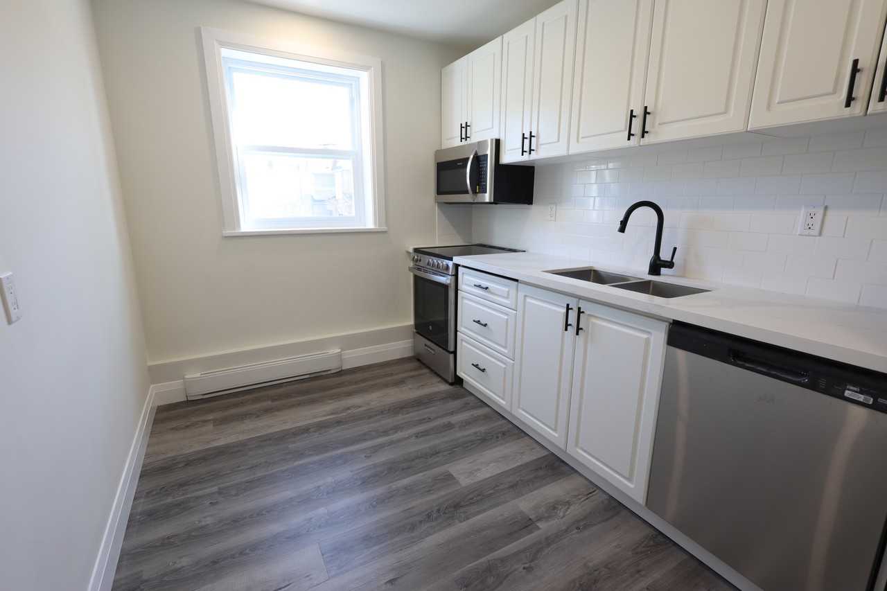 2079 GHENT AVE - Photo 3 of 23