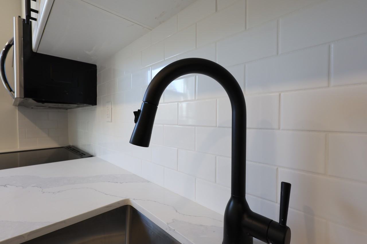 2079 GHENT AVE - Photo 4 of 23