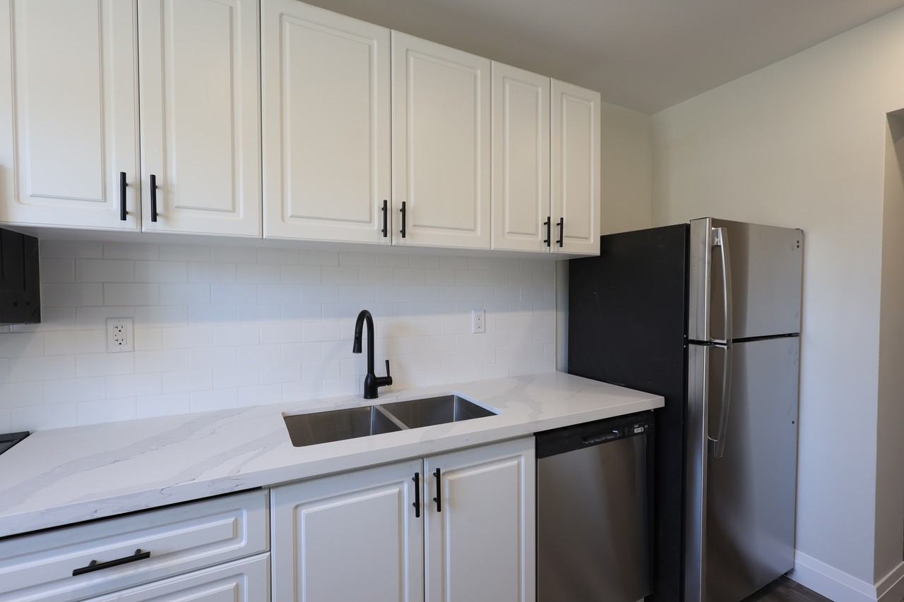 2079 GHENT AVE - Photo 6 of 23