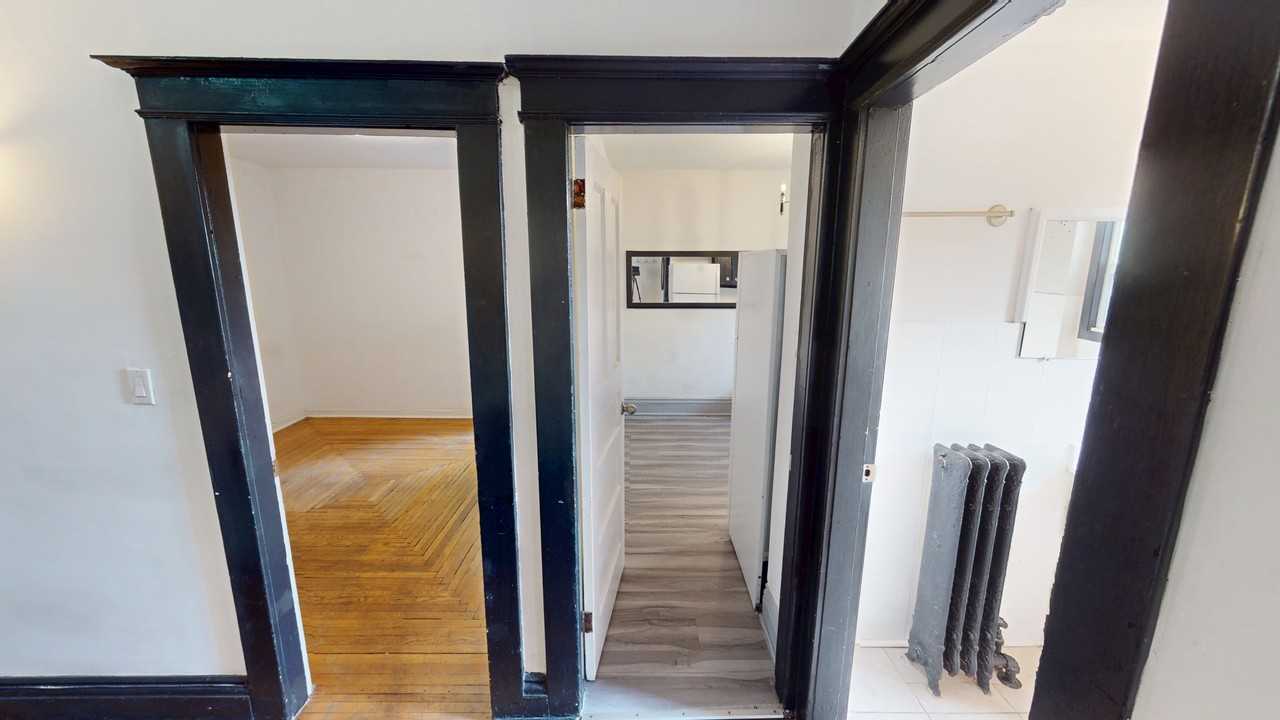 BLOOR ST W & DOVERCOURT RD - Photo 3 of 33