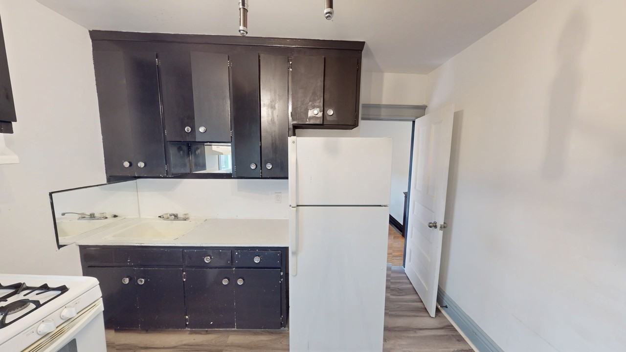 BLOOR ST W & DOVERCOURT RD - Photo 5 of 33