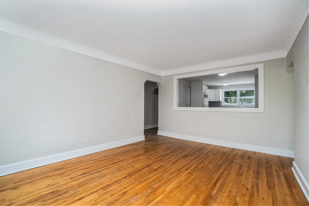 21 Chapleau Ave - Photo 3 of 9