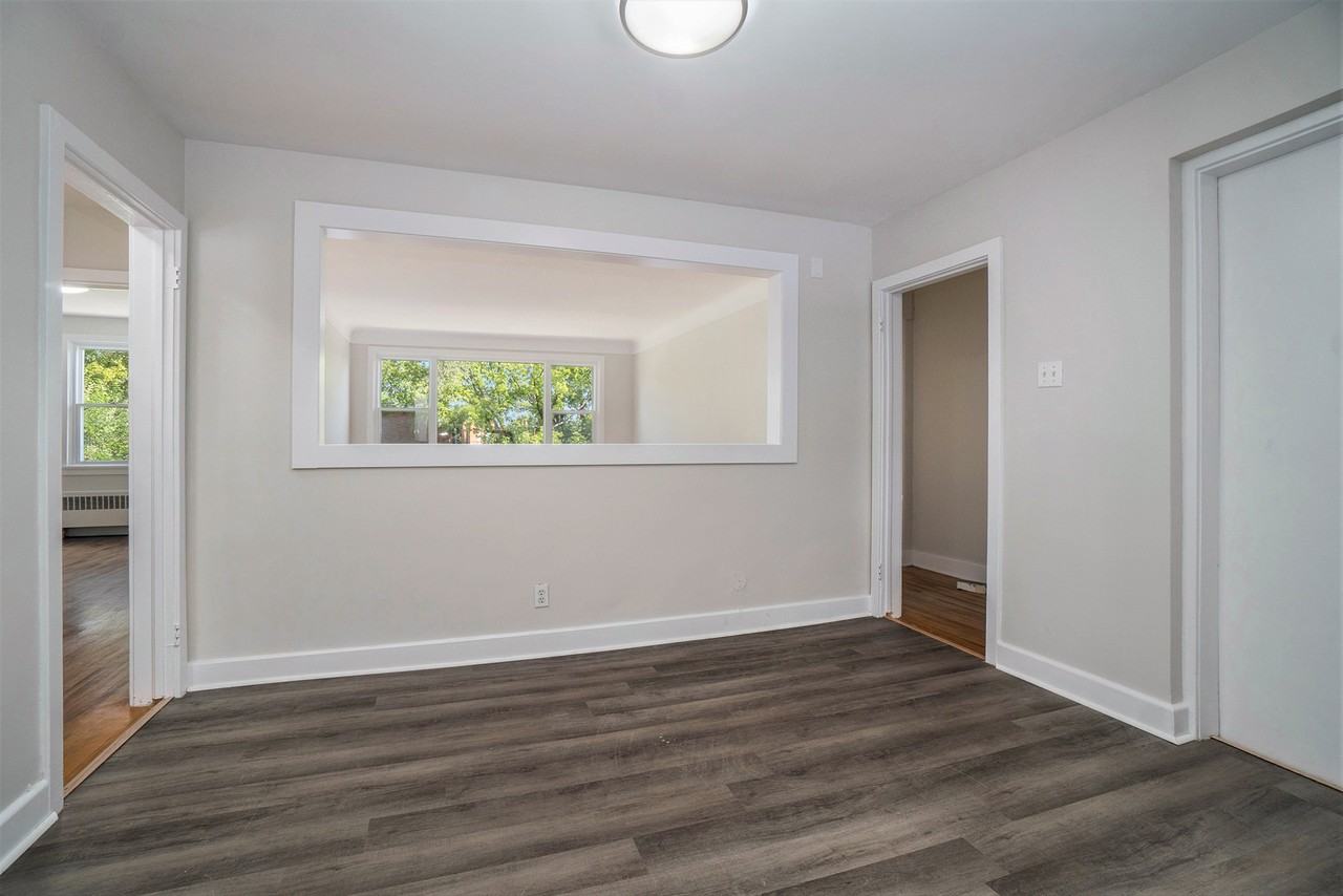 21 Chapleau Ave - Photo 4 of 9