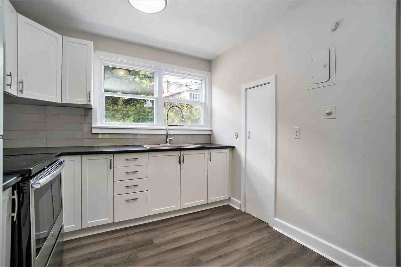 21 Chapleau Ave - Photo 5 of 9