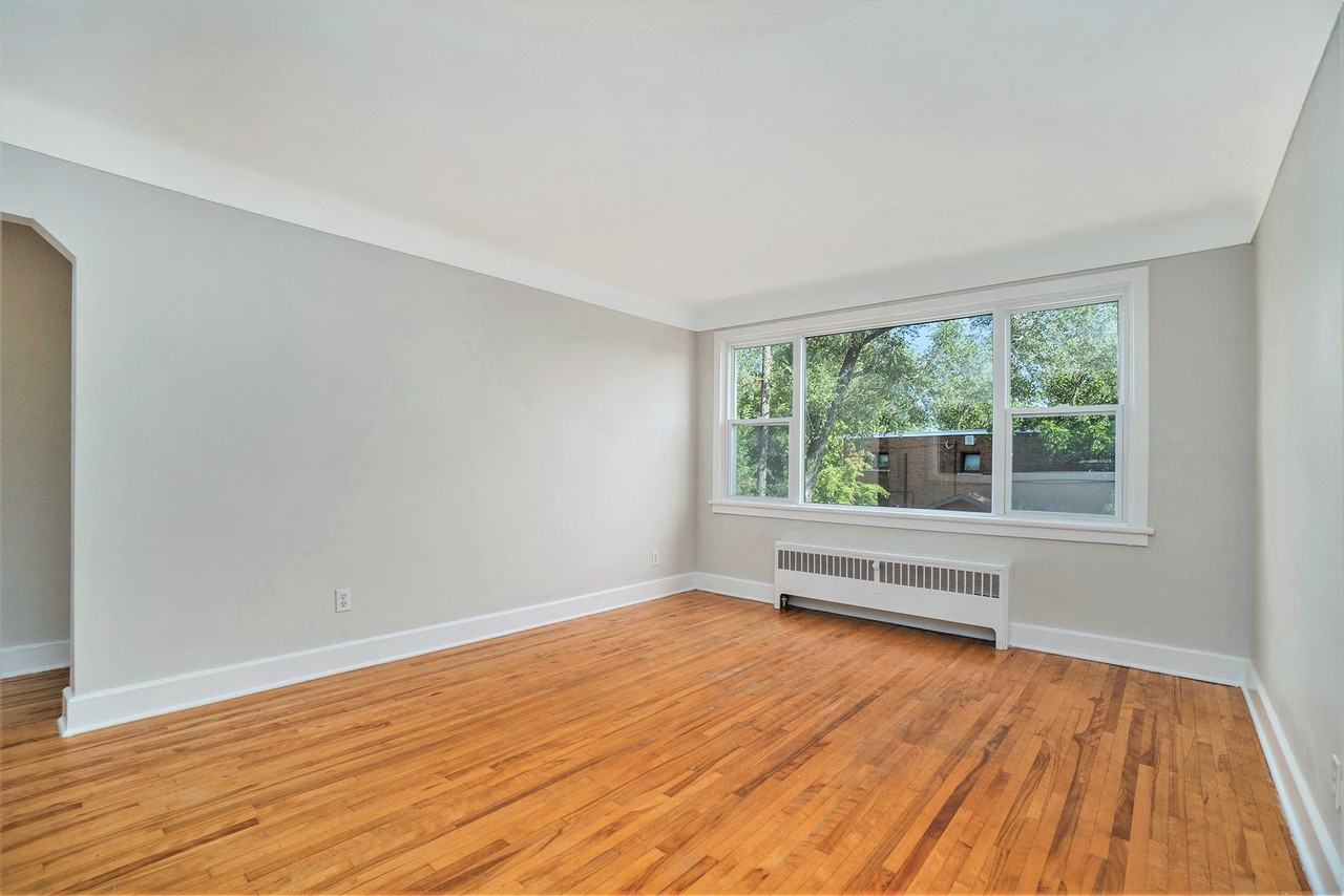 21 Chapleau Ave - Photo 6 of 9