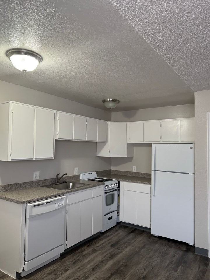 4480 E Pikes Peak Ave - Photo 6 of 7