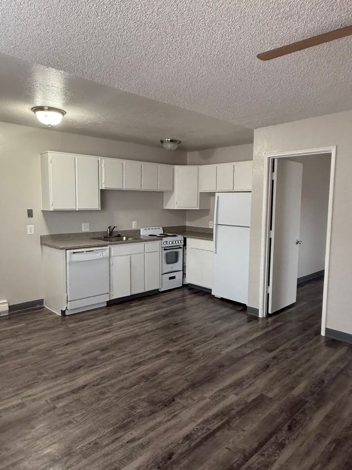 4410 E Pikes Peak Ave - Photo 6 of 7