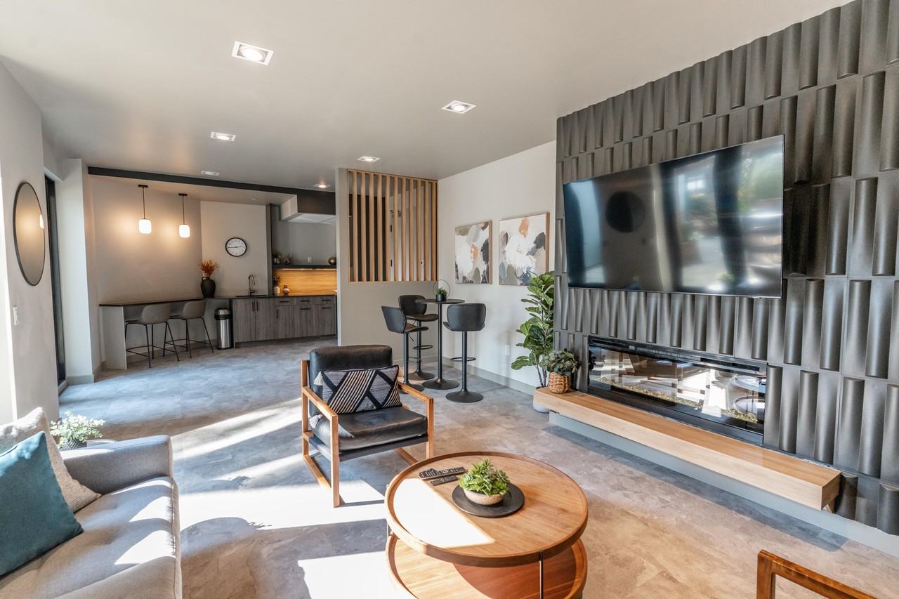 Raymond Block - Photo 7 of 50