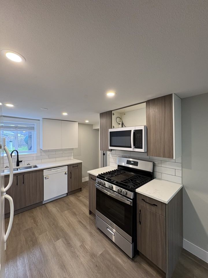 8958 Broadway - Photo 2 of 16