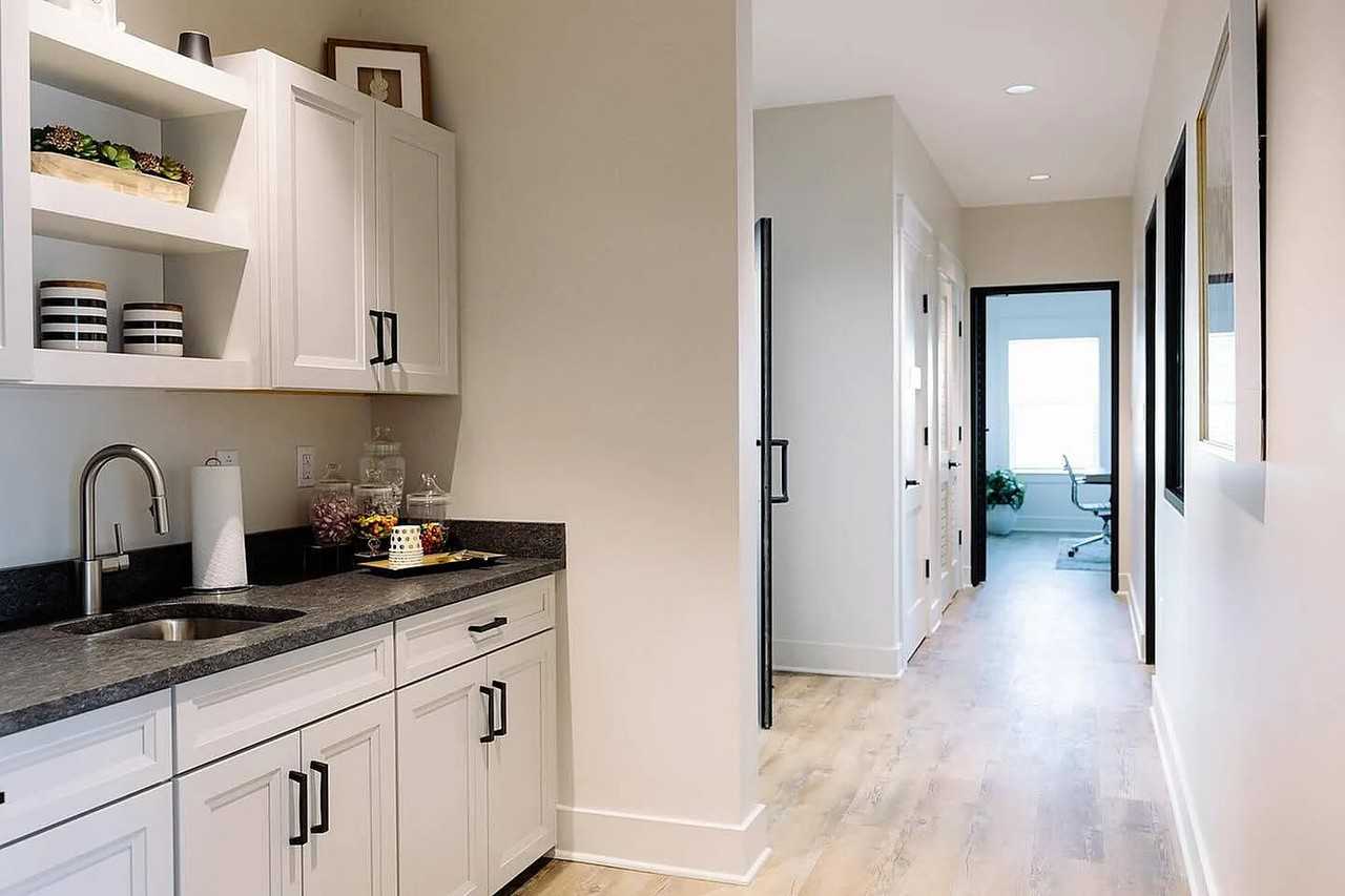 556 West Drive - Photo 4 of 10