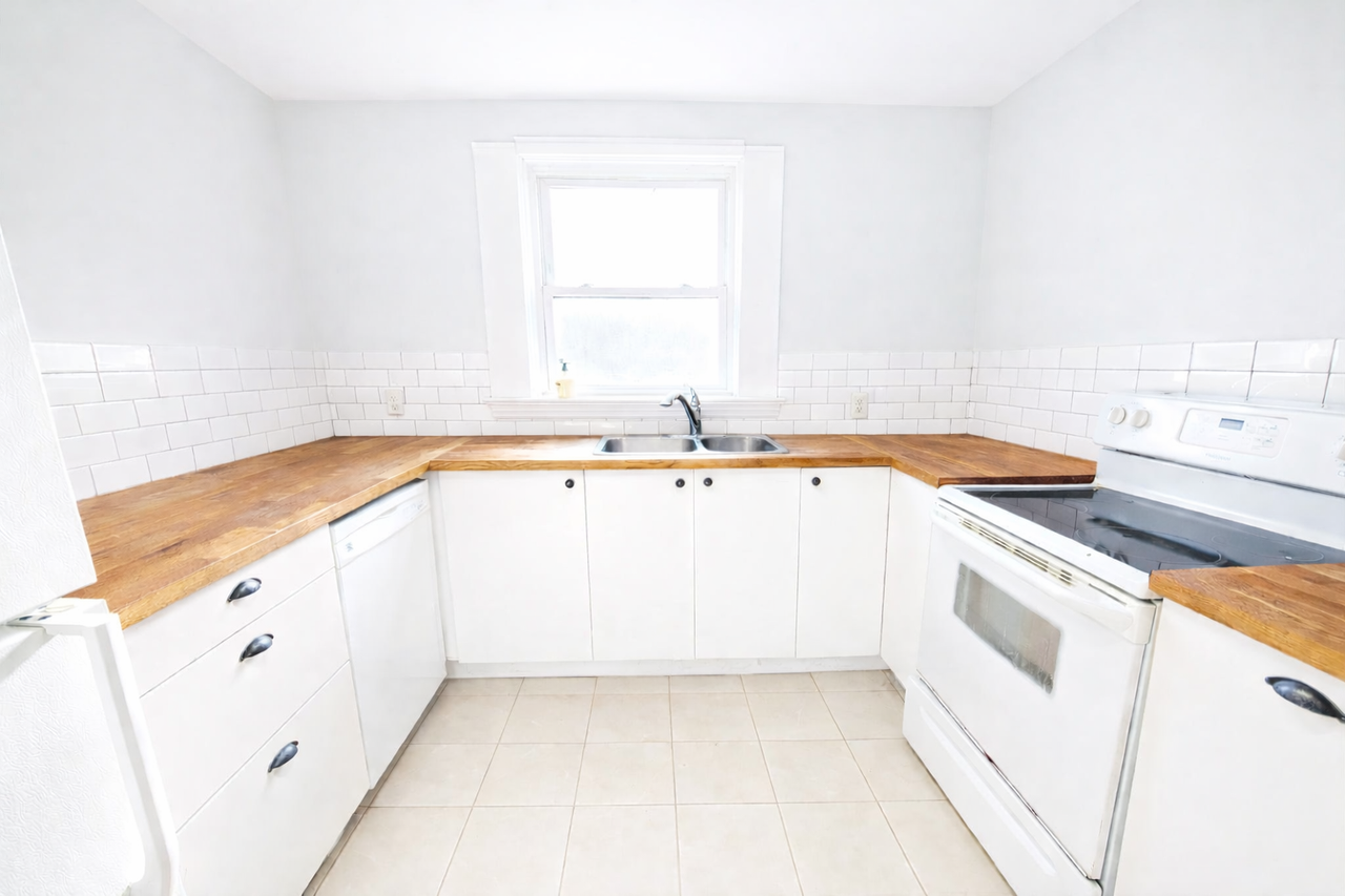 112 Park St - Photo 2 of 15