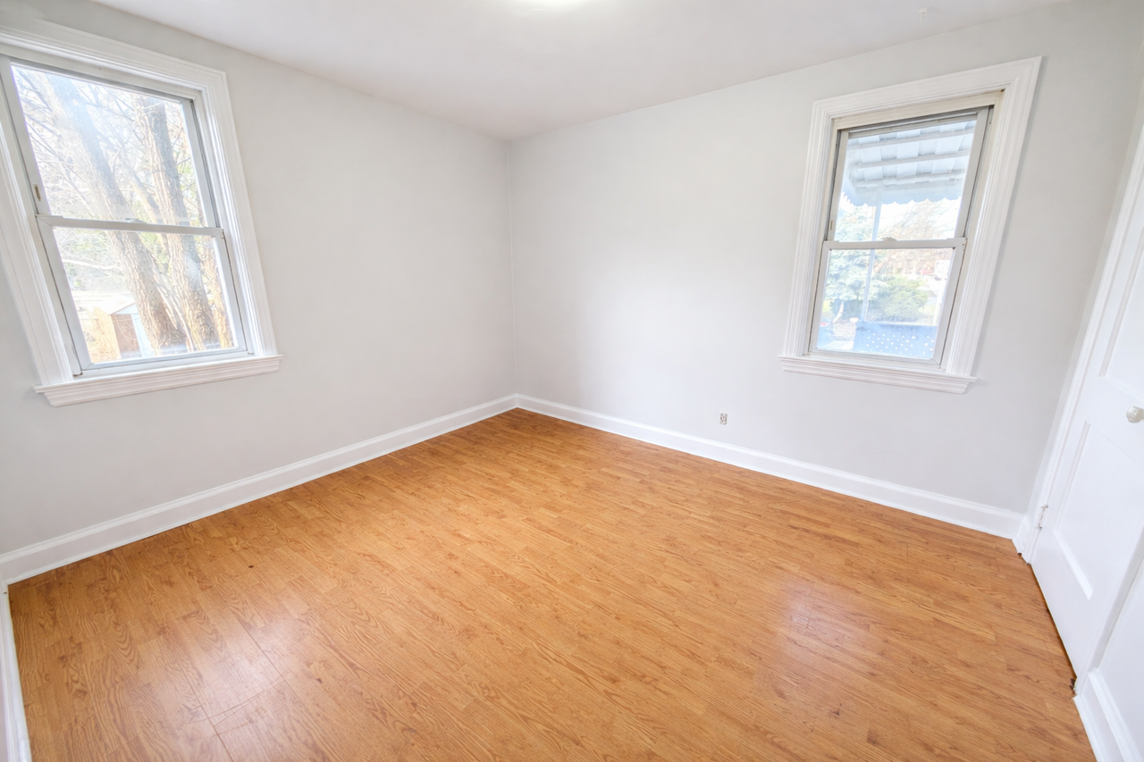 112 Park St - Photo 4 of 15