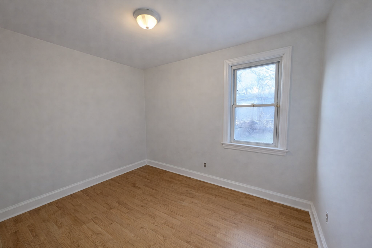 112 Park St - Photo 6 of 15