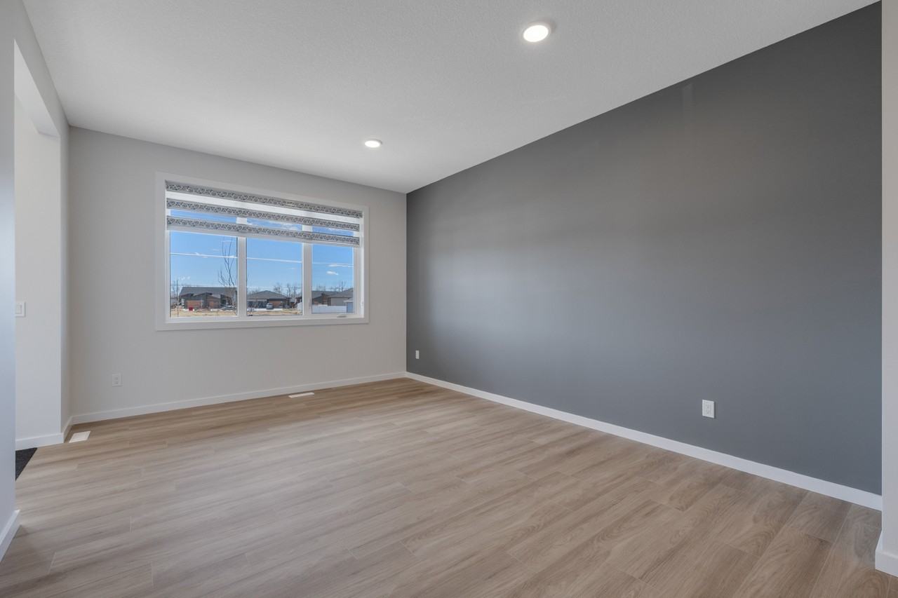 702 Southfork Blvd - Photo 7 of 45