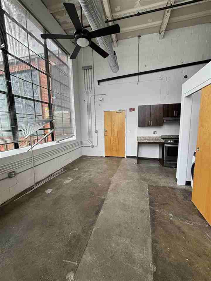 360 Stockton St - Photo 6 of 13