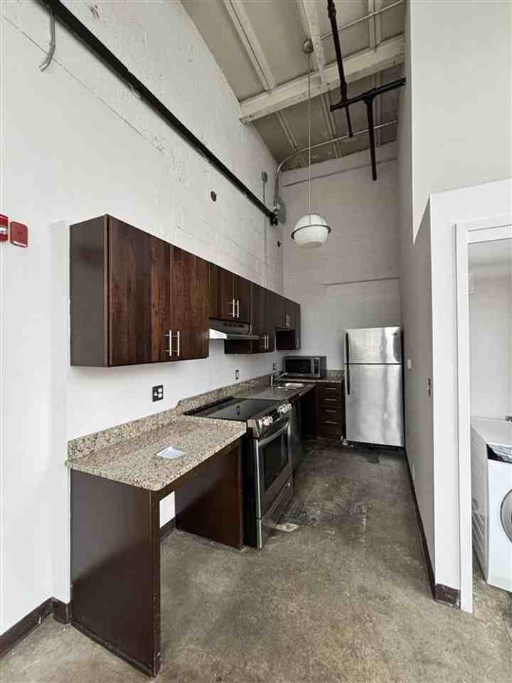 360 Stockton St - Photo 7 of 13
