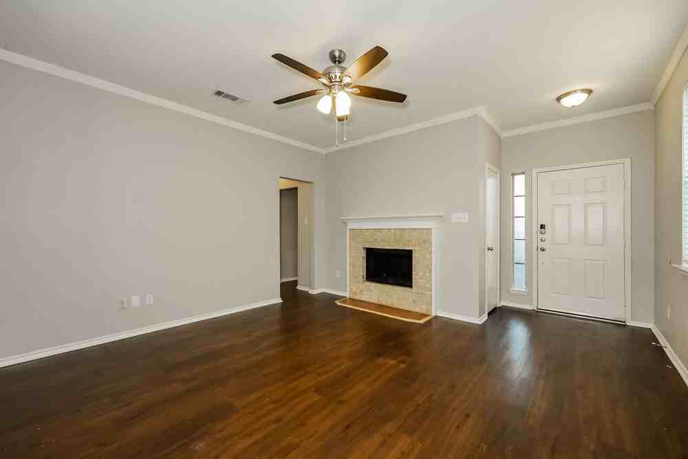 916 Buffalo Springs Dr - Photo 3 of 16