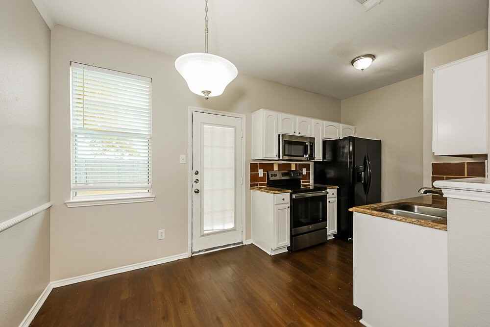 916 Buffalo Springs Dr - Photo 5 of 16