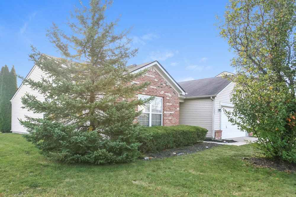 1083 Pine Ridge Way - Photo 3 of 16