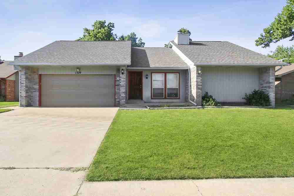 1329 W Cedarbrook Ln