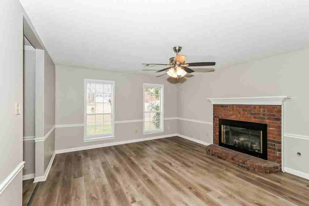 2236 Oak Hollow Ln - Photo 4 of 17
