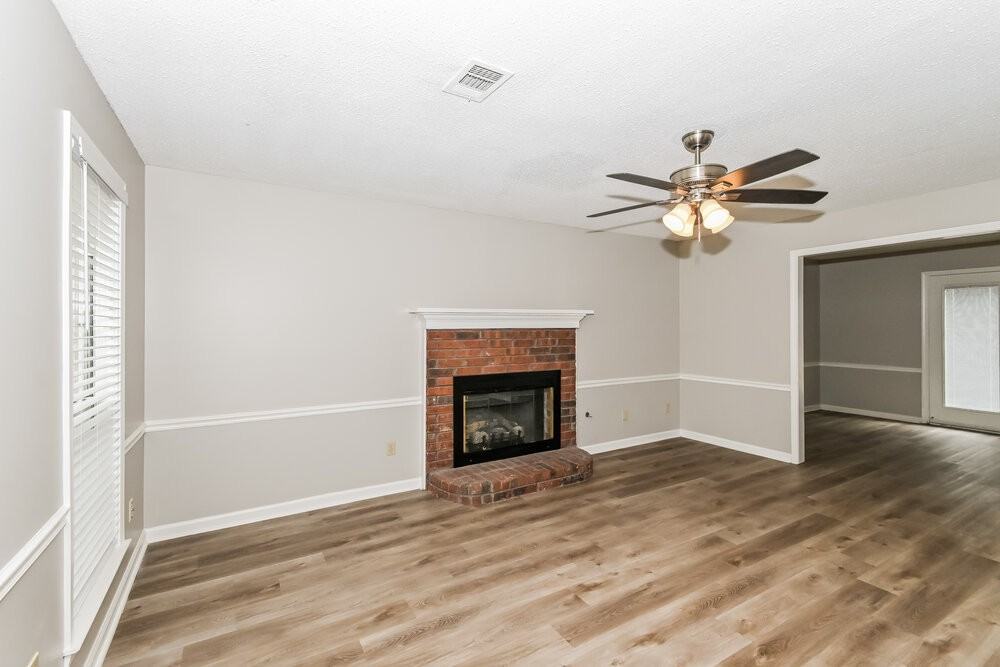 2236 Oak Hollow Ln - Photo 5 of 17