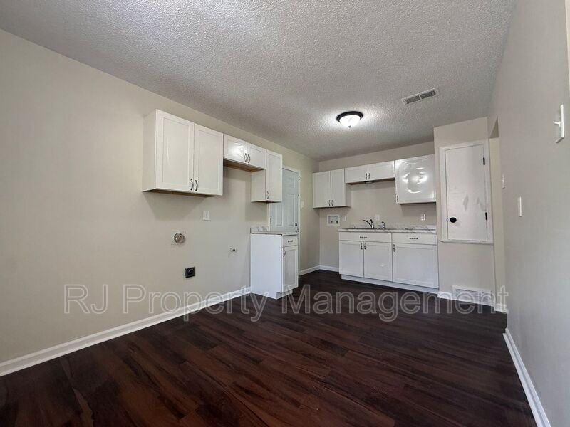 933 Leacrest Ave - Photo 3 of 8