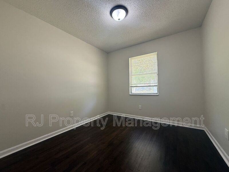 933 Leacrest Ave - Photo 5 of 8