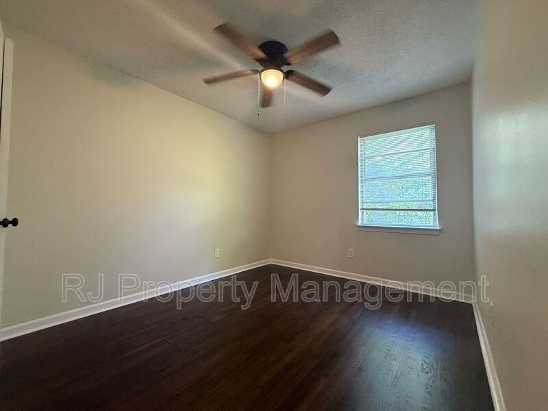 933 Leacrest Ave - Photo 7 of 8