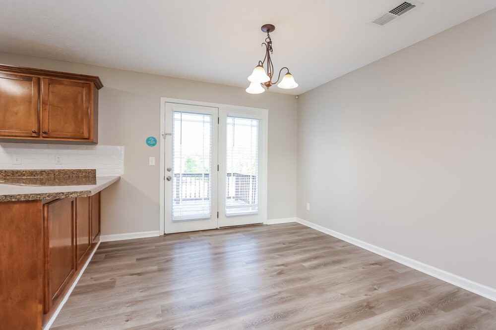 713 Wildwood Dr - Photo 6 of 17