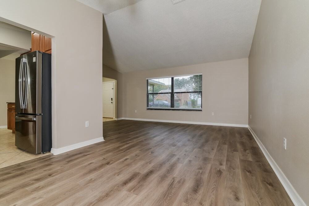 336 Shorewood Dr - Photo 6 of 19