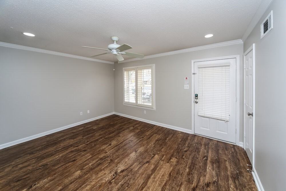 1585 Pepperwood St - Photo 4 of 16