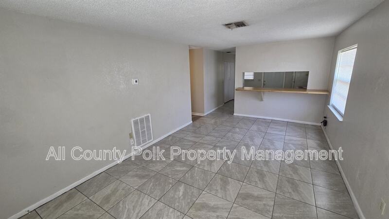 110 Stephenson Ave - Photo 4 of 16