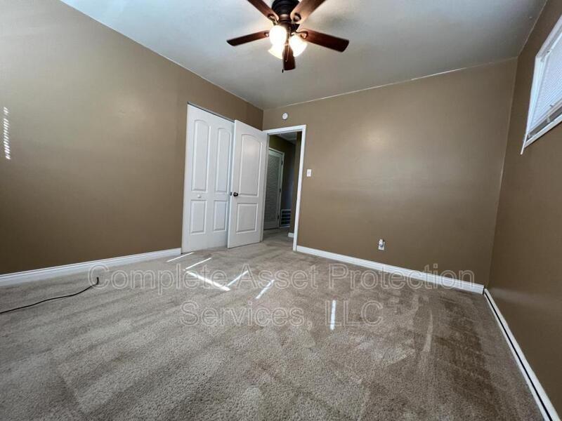 7728 Catalpa Ave - Photo 3 of 8