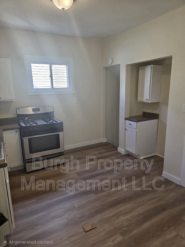 222 Vine St - Photo 5 of 12