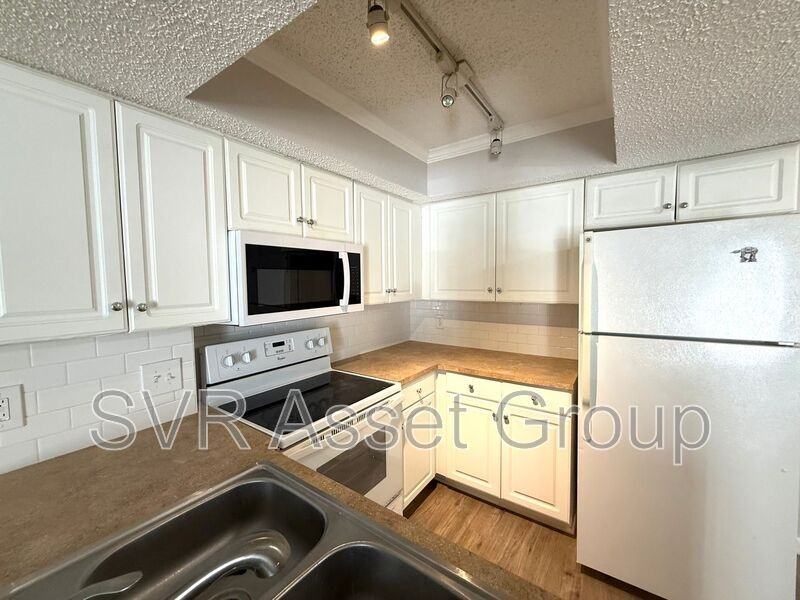 100 Fairway #1705 - Photo 3 of 22