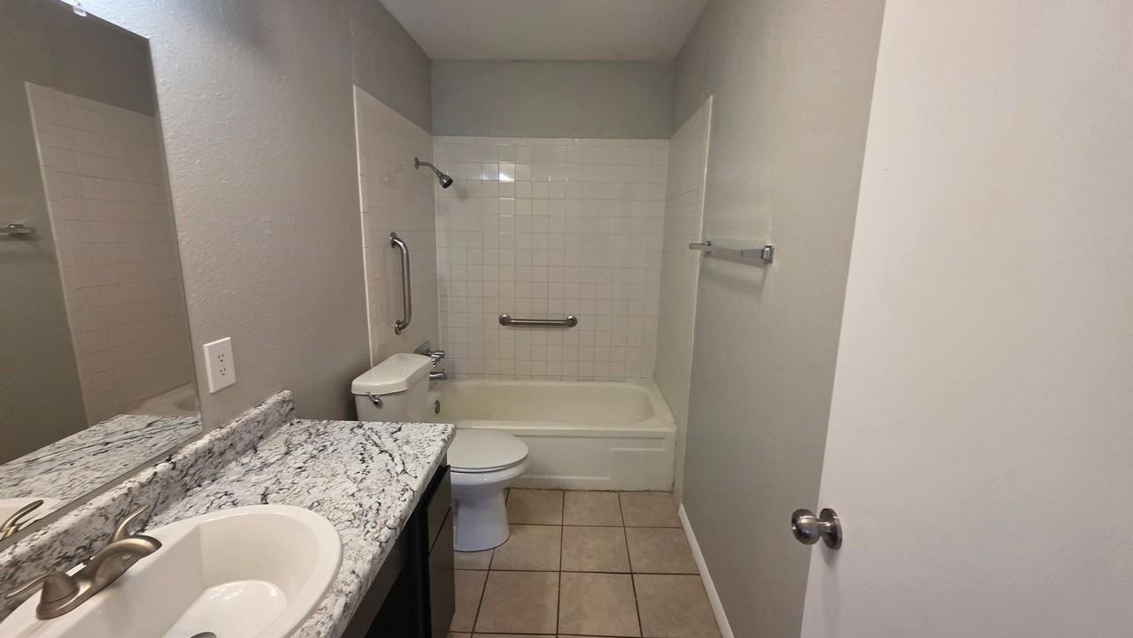Bethany Place Apartments - Photo 4 of 34