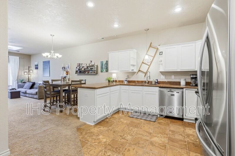 9417 Vincenzo Dr - Photo 4 of 34