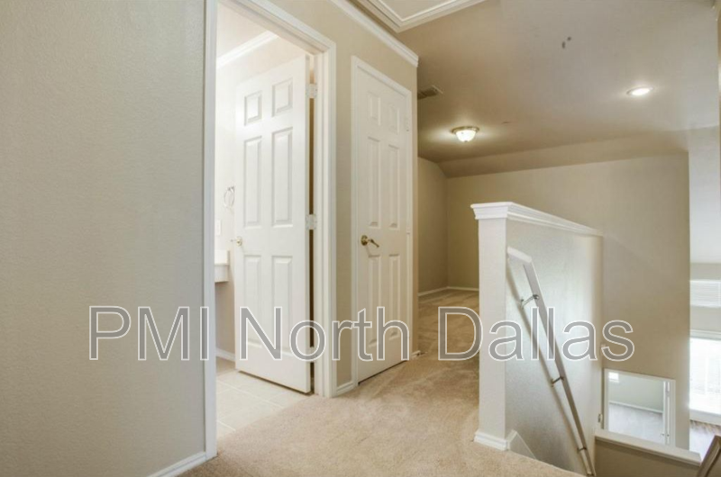 7001 Van Gogh Dr - Photo 3 of 23